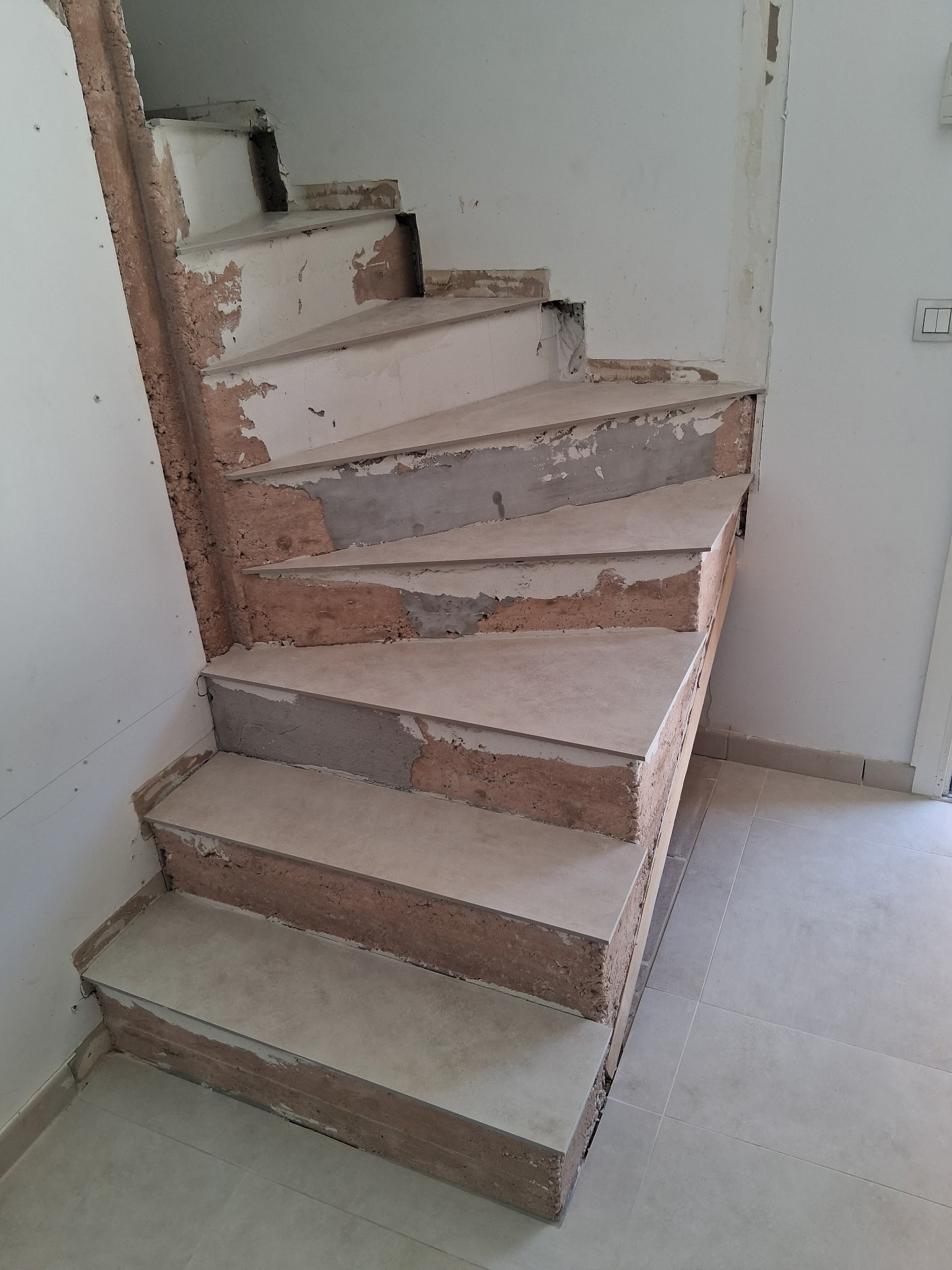 Escalier carrelé sur mesure