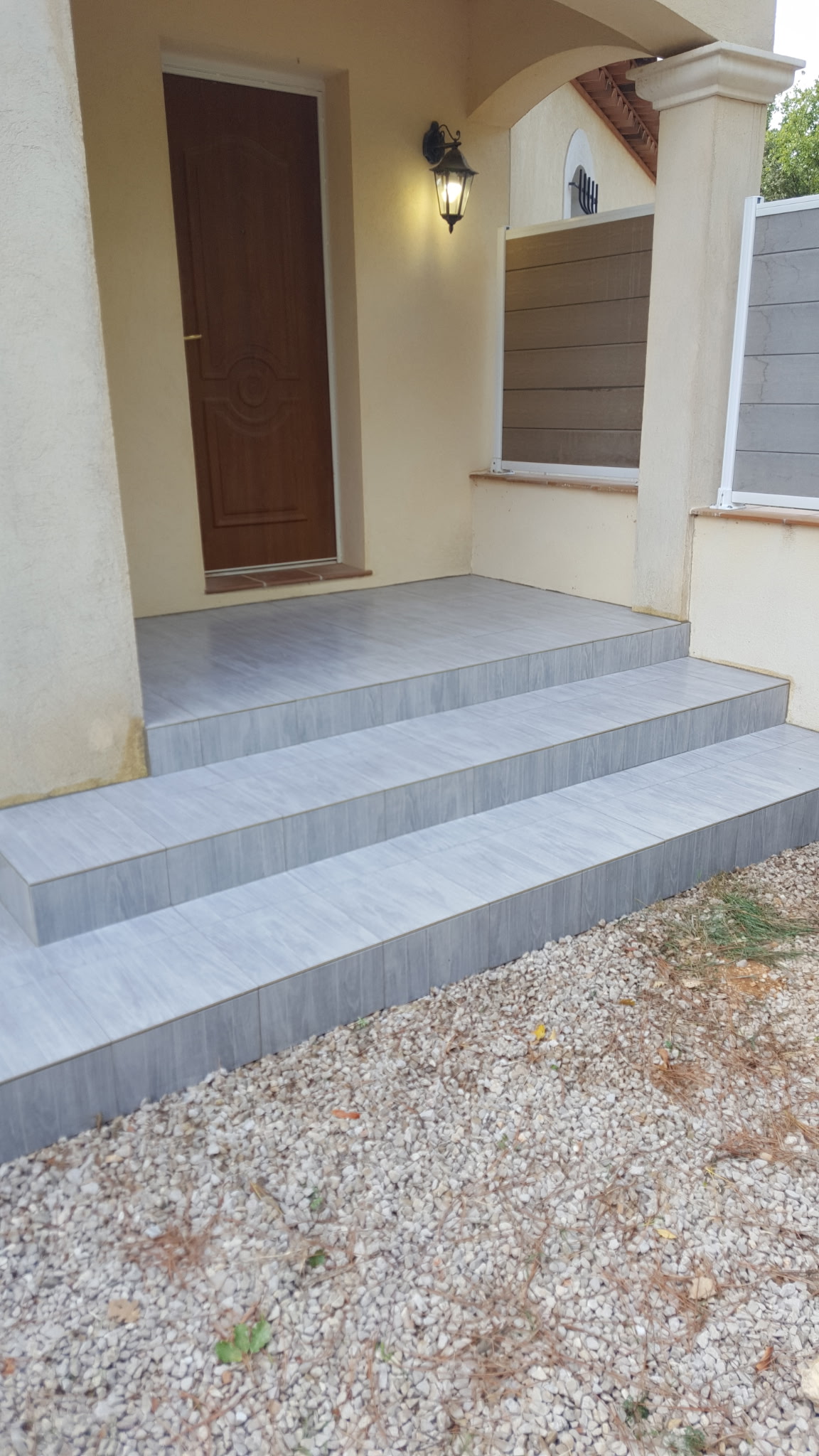 Terrasse extérieure — pose soignée