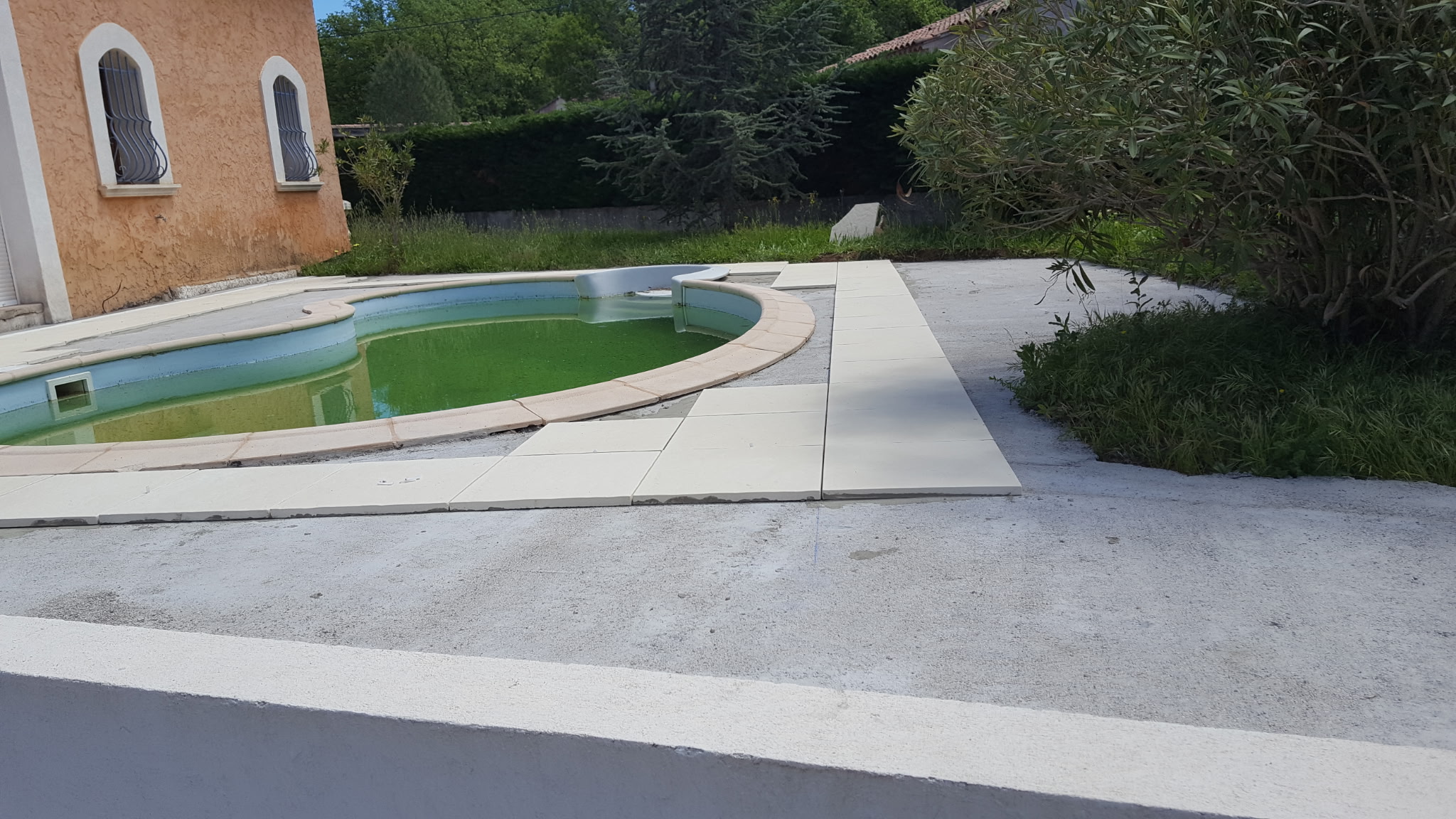 Piscine — habillage et plage